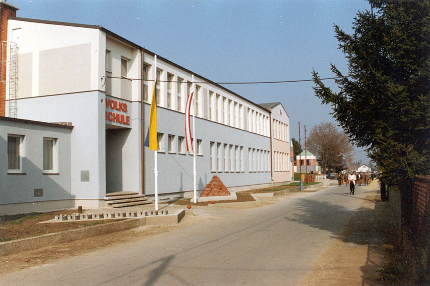 Volkschule - Kapellerfeld